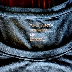 Arc’Teryx Taema Crew Neck Short Sleeve Shirt - Women’s Small - Dusty Teal
